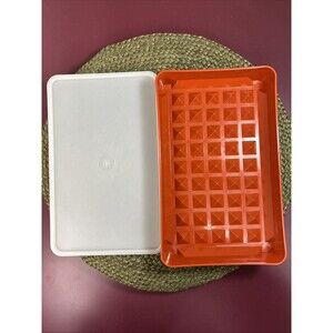 Tupperware 1292-8 Bacon/Deli Meat Keeper Storage Container with 1293-1 Lid